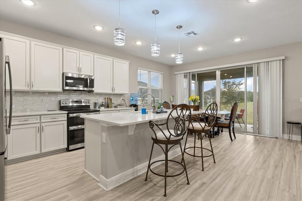 En Venta: $400,000 (4 camas, 2 baños, 2868 Pies cuadrados)