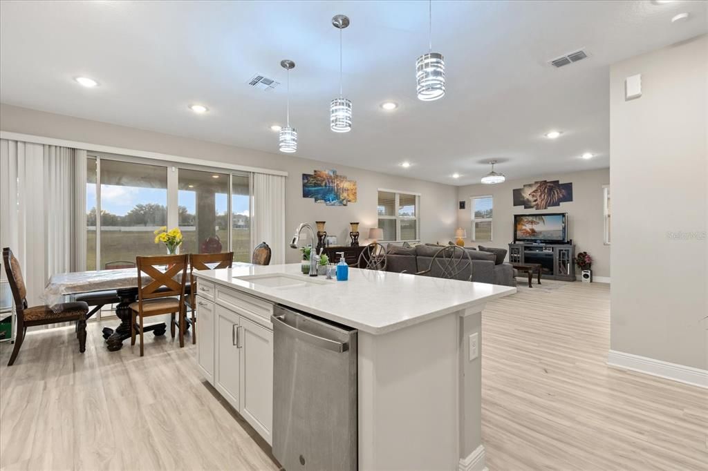 En Venta: $400,000 (4 camas, 2 baños, 2868 Pies cuadrados)