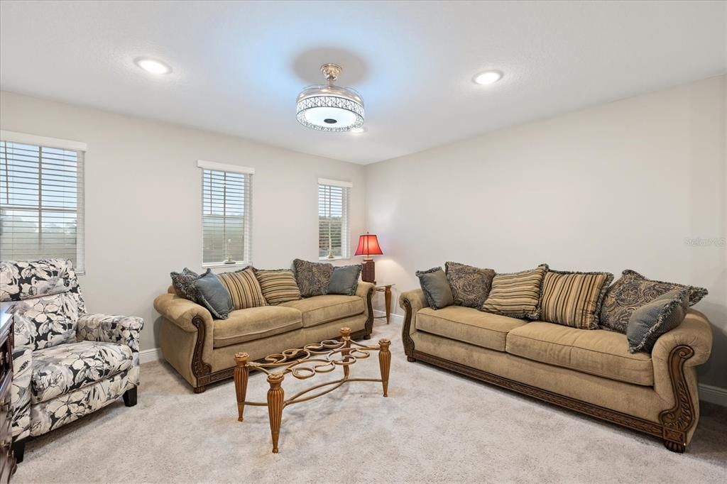 En Venta: $400,000 (4 camas, 2 baños, 2868 Pies cuadrados)