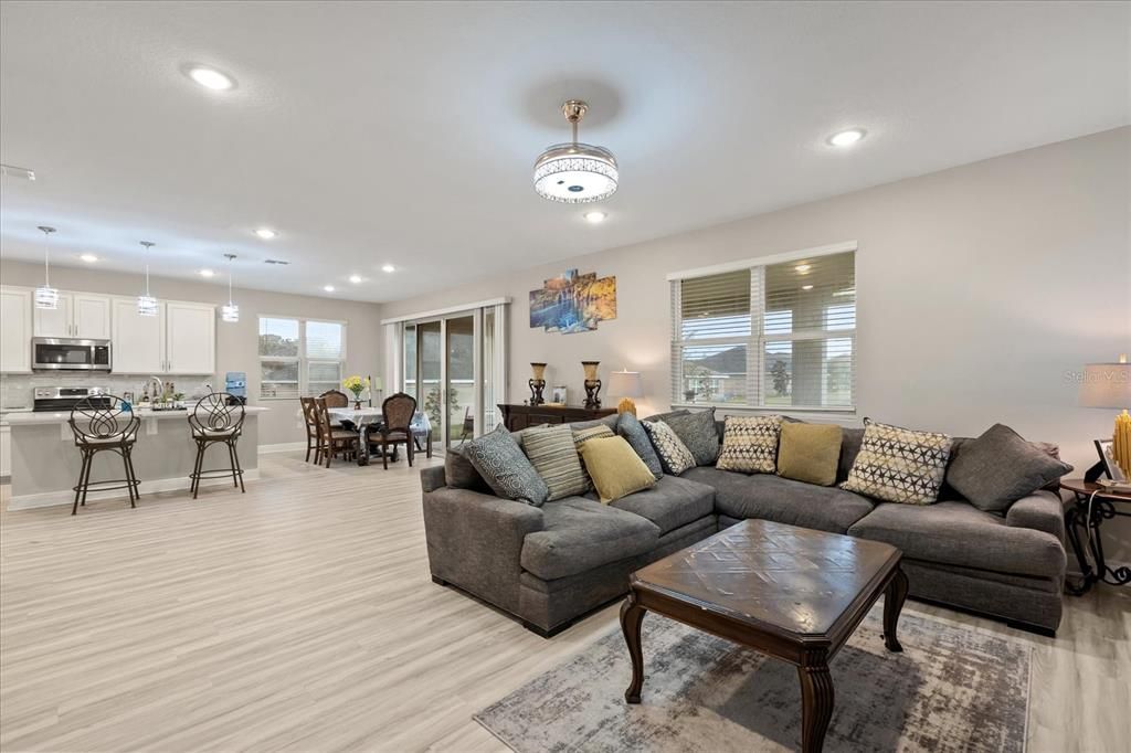 En Venta: $400,000 (4 camas, 2 baños, 2868 Pies cuadrados)