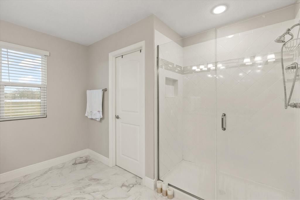 En Venta: $400,000 (4 camas, 2 baños, 2868 Pies cuadrados)