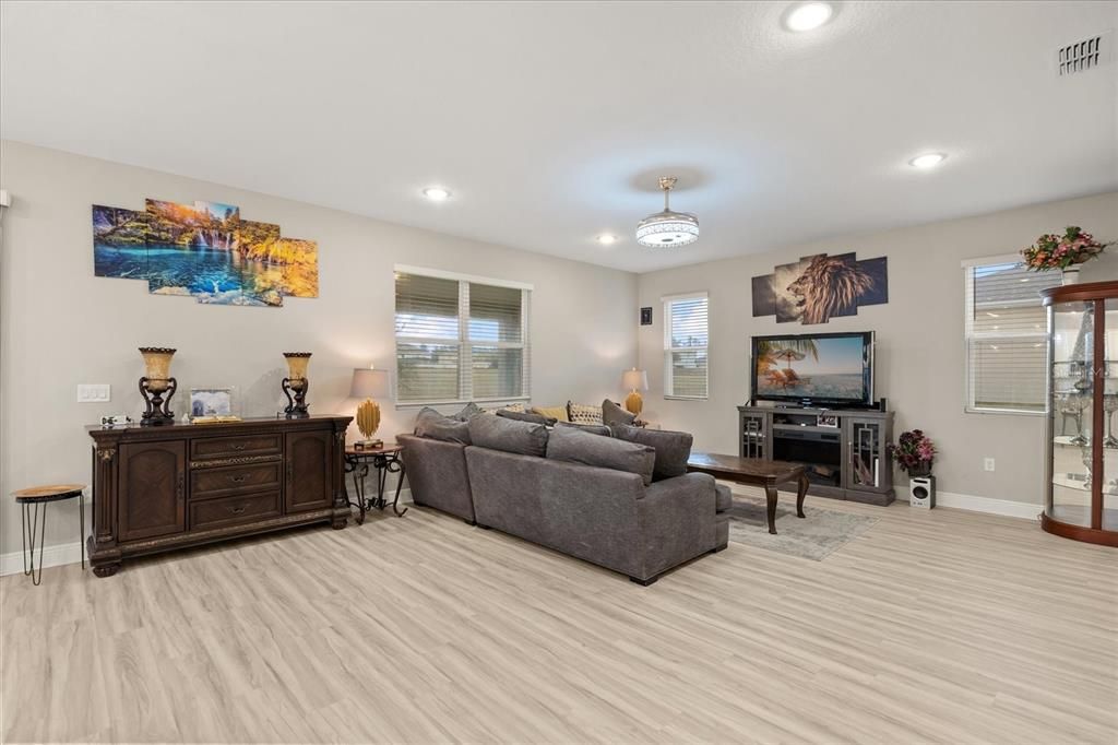 En Venta: $400,000 (4 camas, 2 baños, 2868 Pies cuadrados)