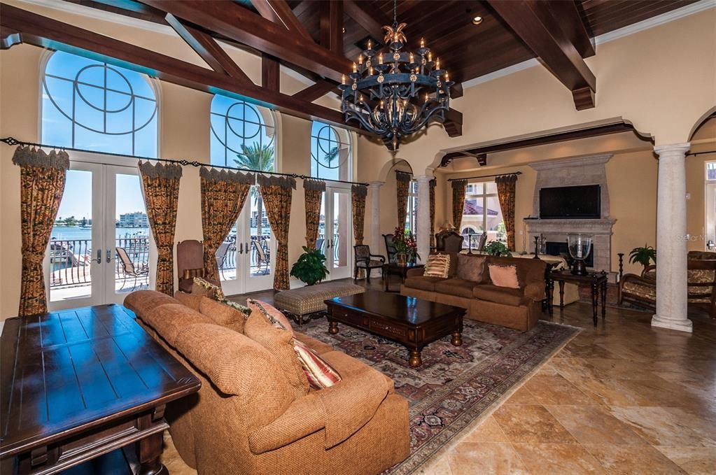 For Sale: $1,495,000 (3 beds, 2 baths, 1920 Square Feet)