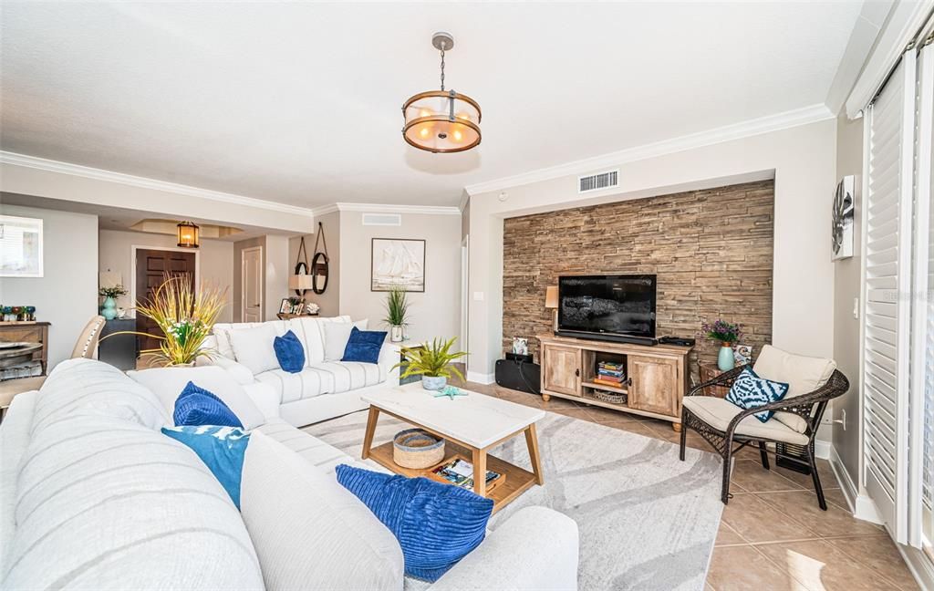 For Sale: $1,495,000 (3 beds, 2 baths, 1920 Square Feet)