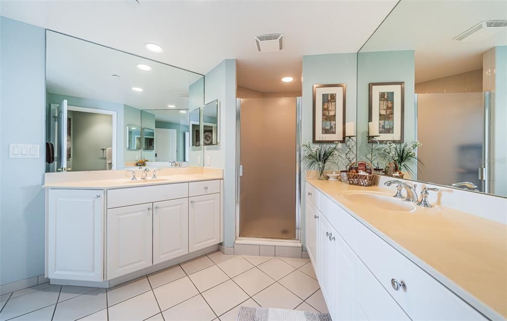 For Sale: $1,495,000 (3 beds, 2 baths, 1920 Square Feet)