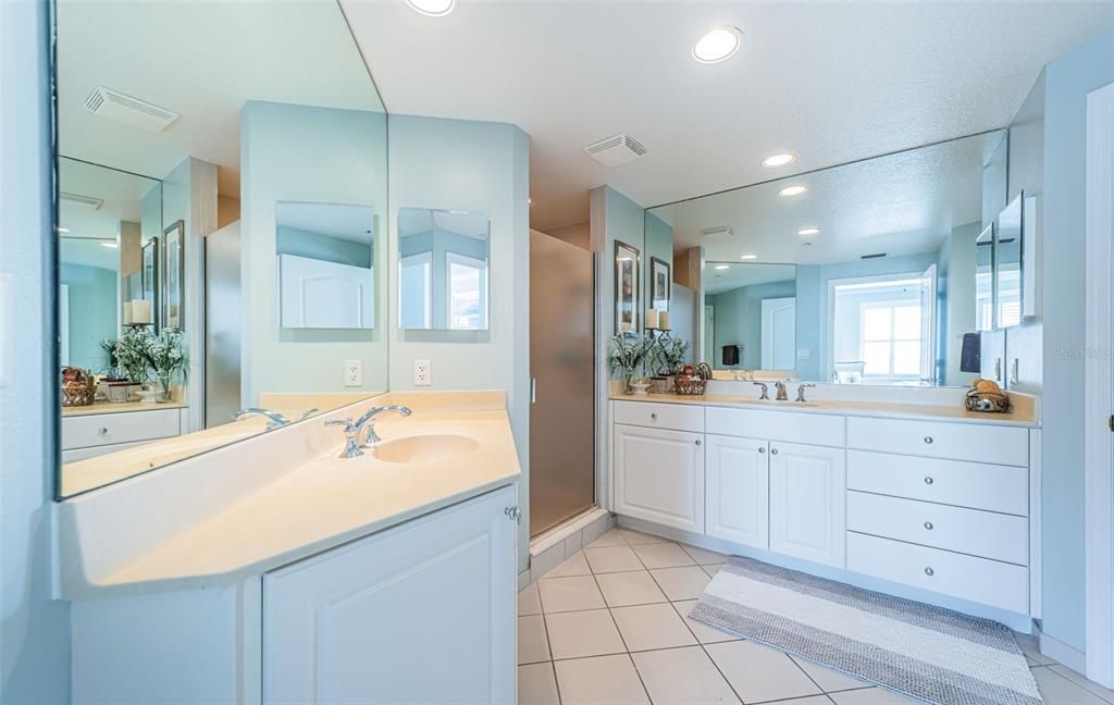 For Sale: $1,495,000 (3 beds, 2 baths, 1920 Square Feet)