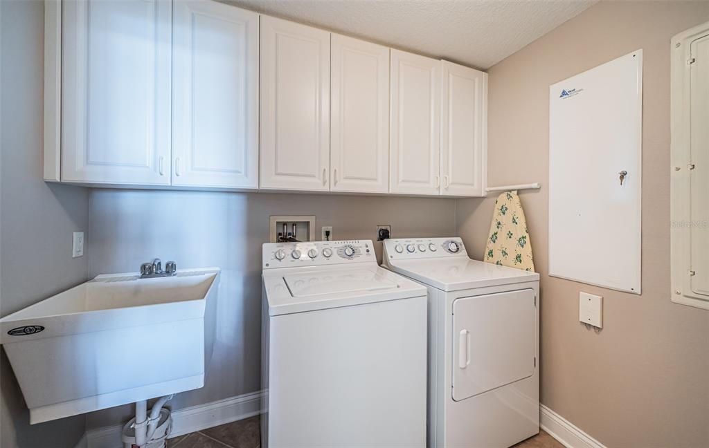 For Sale: $1,495,000 (3 beds, 2 baths, 1920 Square Feet)