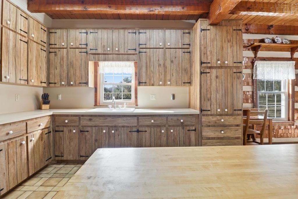 For Sale: $650,000 (2 beds, 2 baths, 1920 Square Feet)