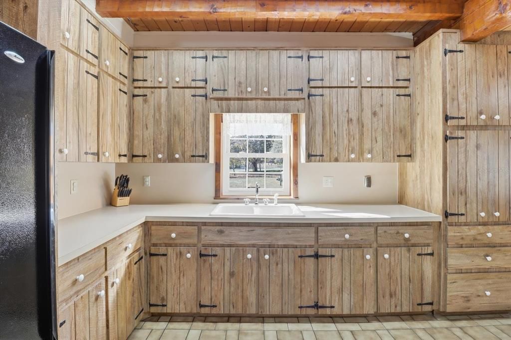 For Sale: $650,000 (2 beds, 2 baths, 1920 Square Feet)