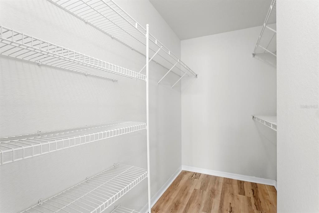 For Sale: $279,000 (1 beds, 1 baths, 944 Square Feet)