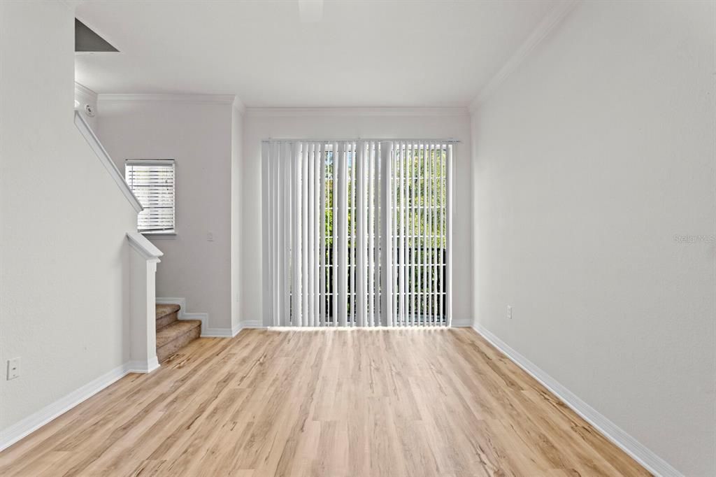 For Sale: $279,000 (1 beds, 1 baths, 944 Square Feet)