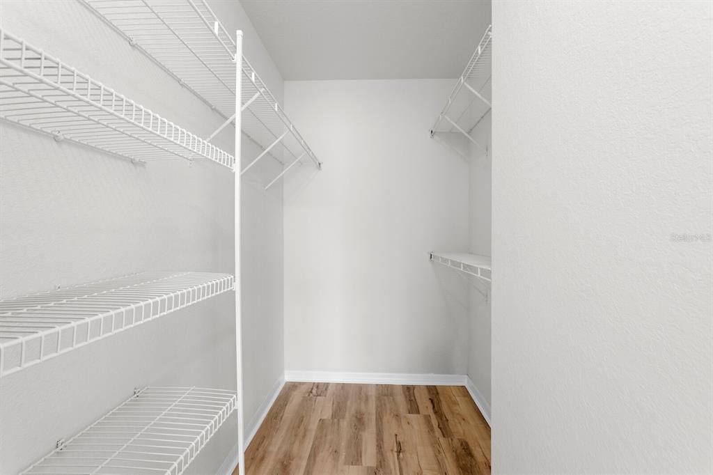 For Sale: $279,000 (1 beds, 1 baths, 944 Square Feet)