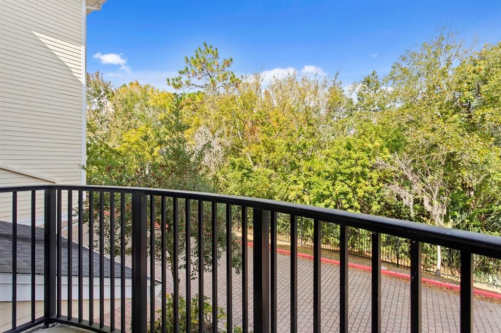 For Sale: $279,000 (1 beds, 1 baths, 944 Square Feet)