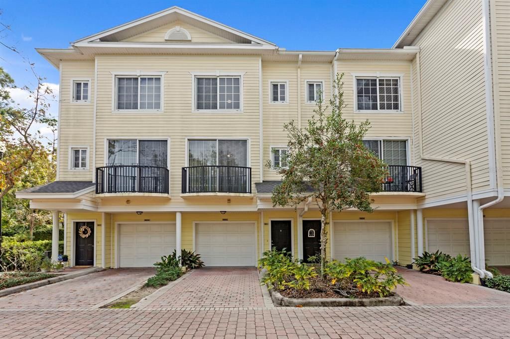 For Sale: $279,000 (1 beds, 1 baths, 944 Square Feet)