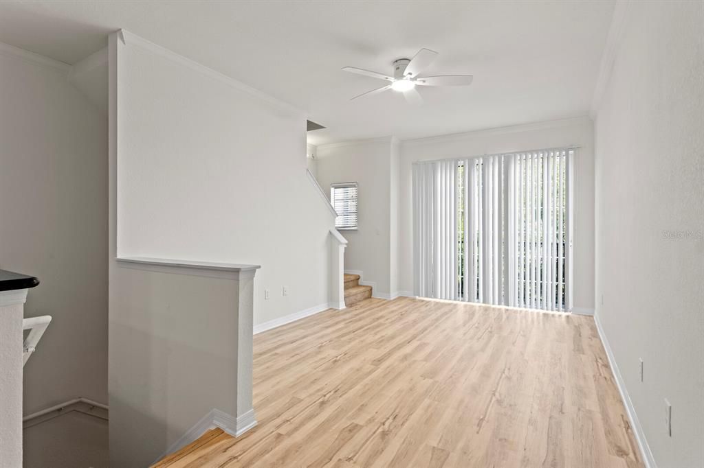 For Sale: $279,000 (1 beds, 1 baths, 944 Square Feet)