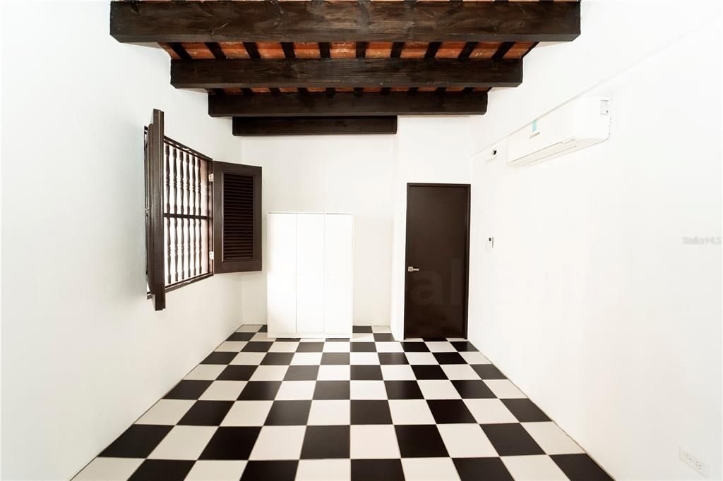 For Rent: $2,200 (1 beds, 1 baths, 821 Square Feet)