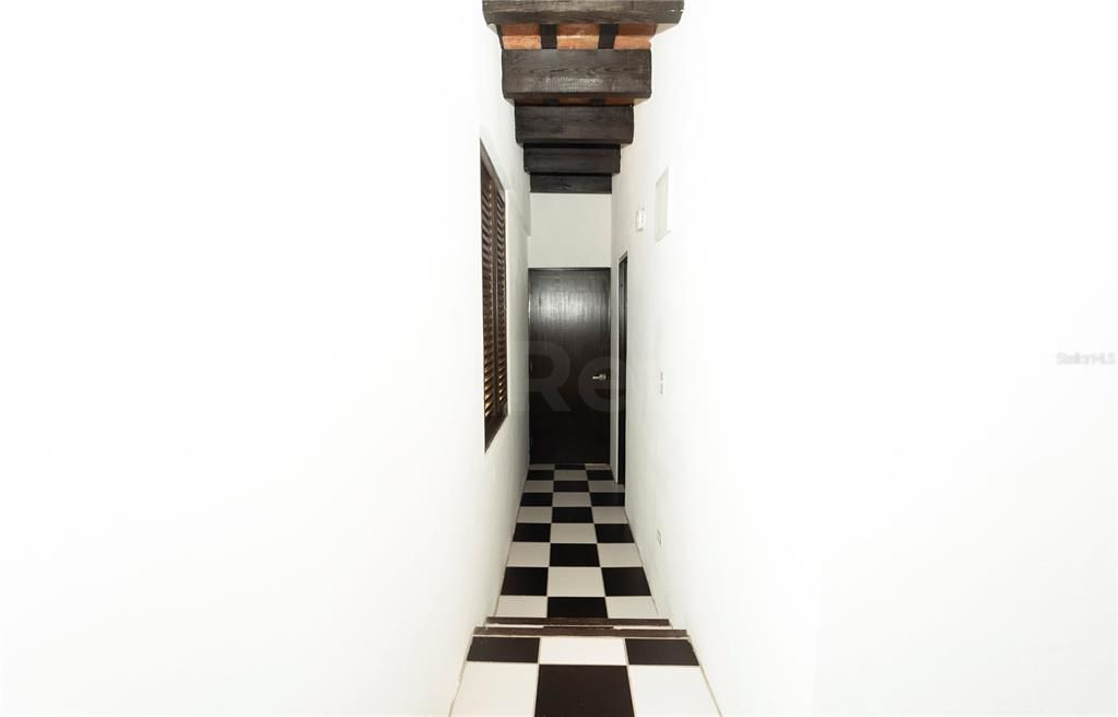 For Rent: $2,200 (1 beds, 1 baths, 821 Square Feet)