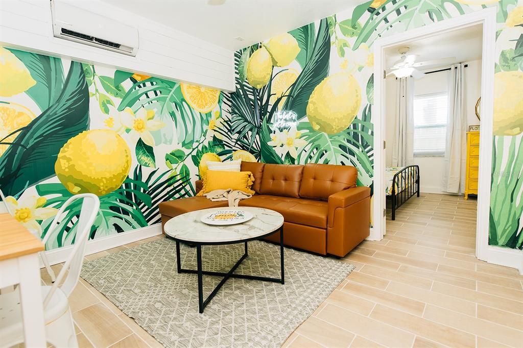 For Rent: $2,450 (1 beds, 1 baths, 700 Square Feet)