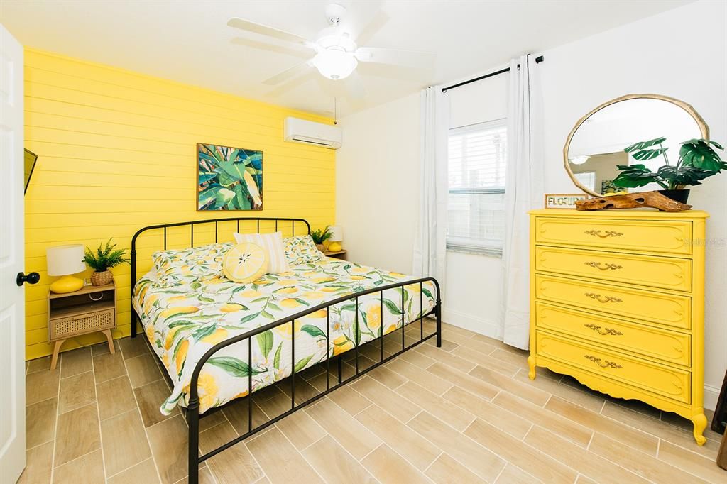 For Rent: $2,450 (1 beds, 1 baths, 700 Square Feet)