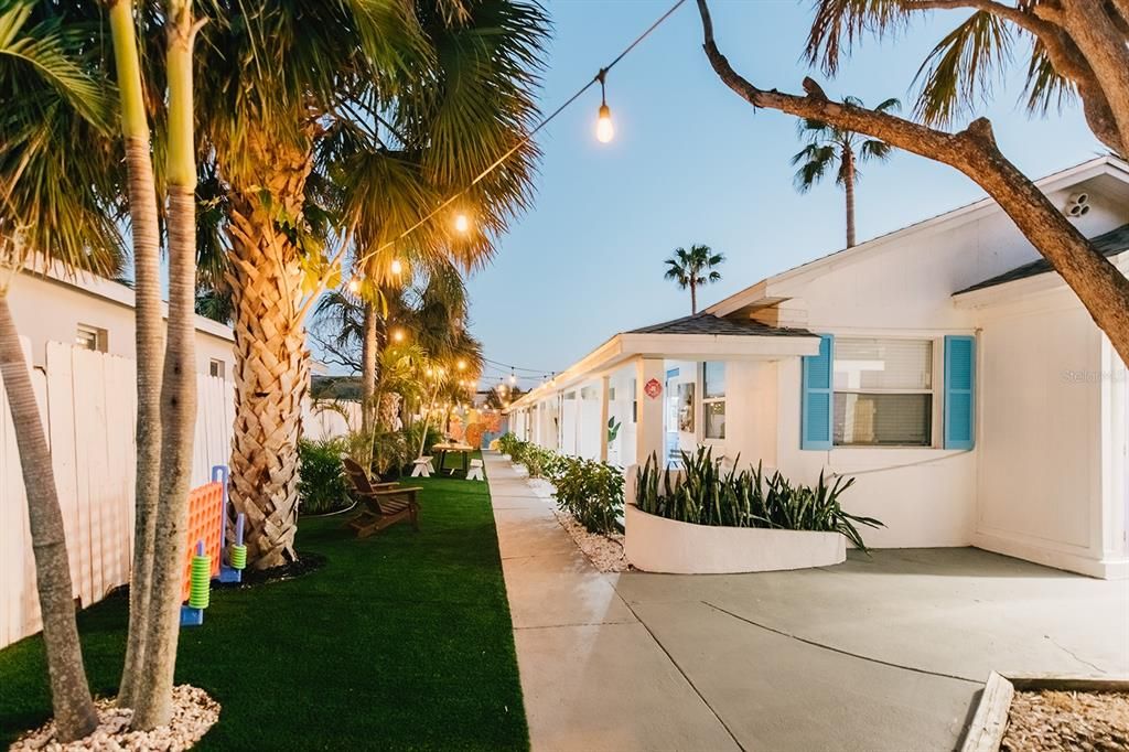 For Rent: $2,450 (1 beds, 1 baths, 700 Square Feet)