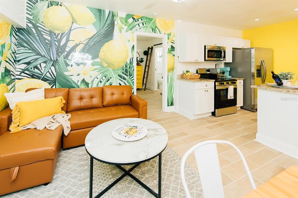 For Rent: $2,450 (1 beds, 1 baths, 700 Square Feet)