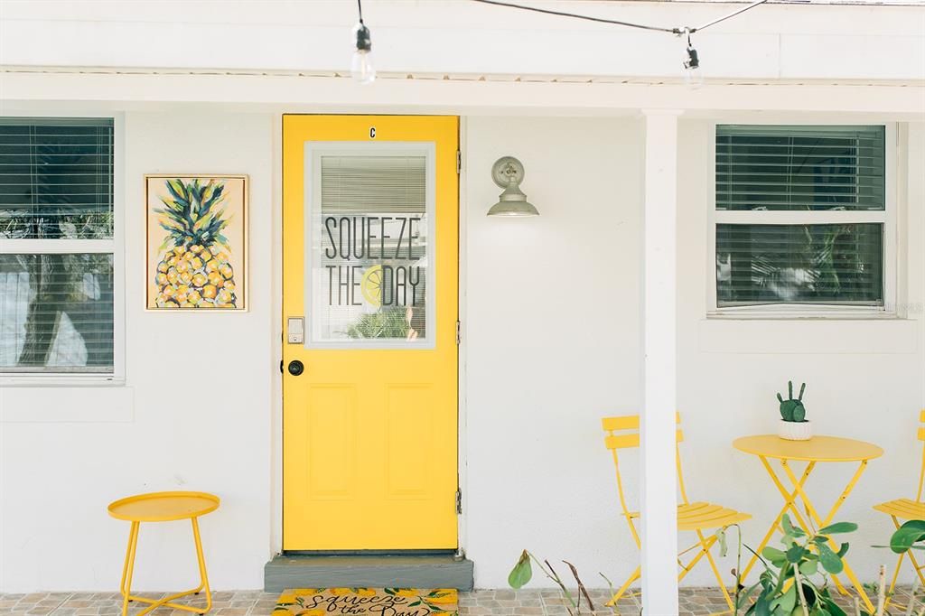 For Rent: $2,450 (1 beds, 1 baths, 700 Square Feet)