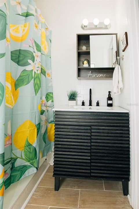 For Rent: $2,450 (1 beds, 1 baths, 700 Square Feet)