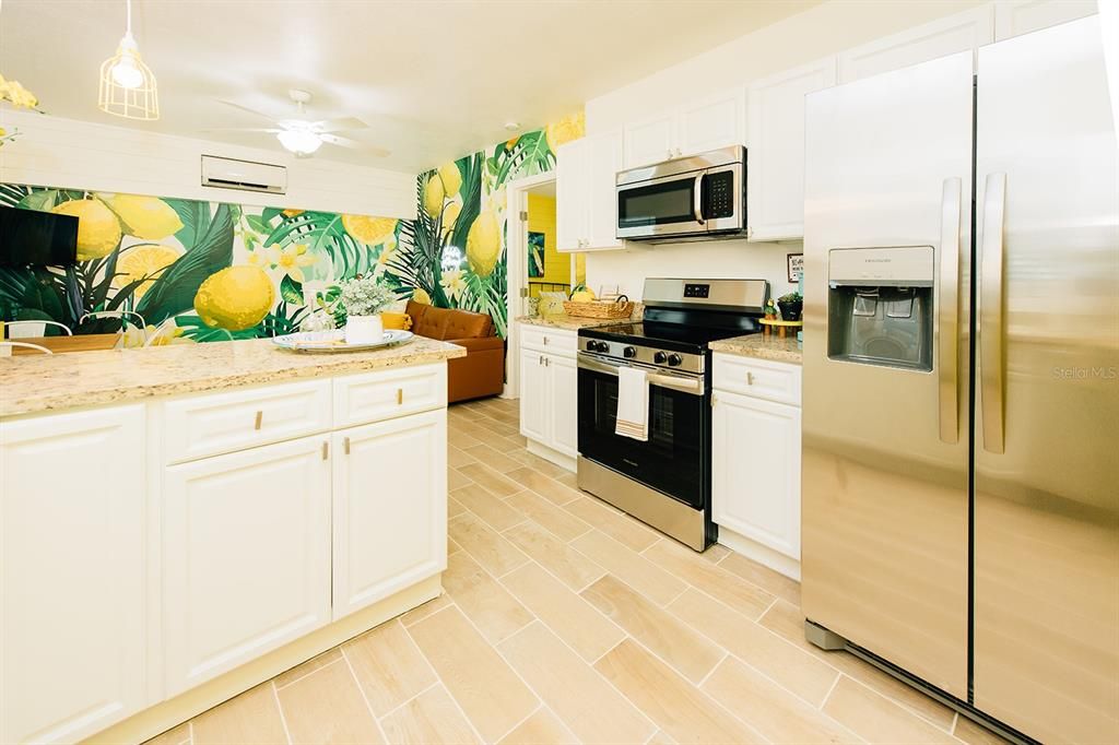 For Rent: $2,450 (1 beds, 1 baths, 700 Square Feet)