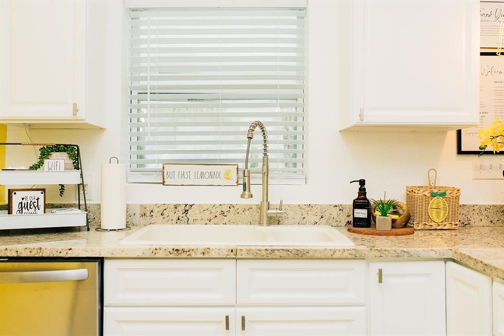 For Rent: $2,450 (1 beds, 1 baths, 700 Square Feet)