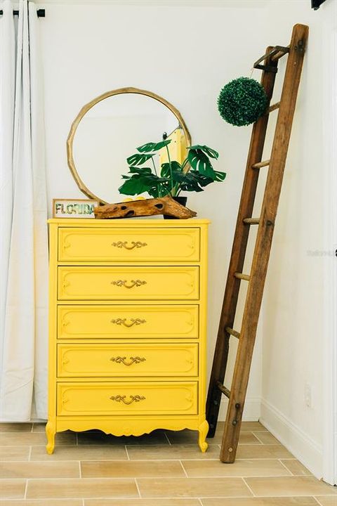 For Rent: $2,450 (1 beds, 1 baths, 700 Square Feet)