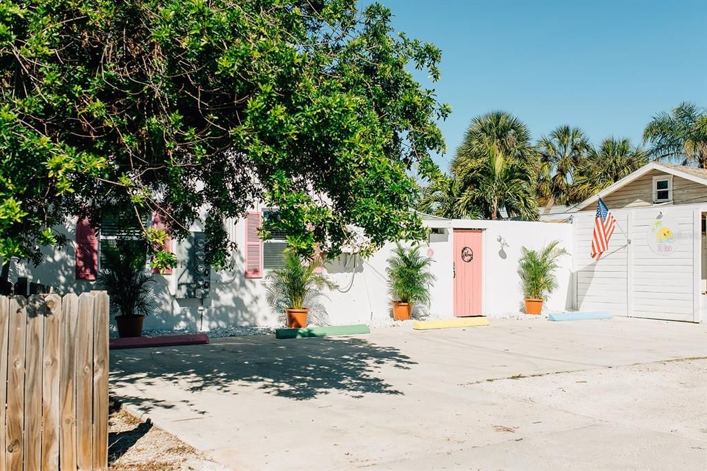 For Rent: $2,450 (1 beds, 1 baths, 700 Square Feet)