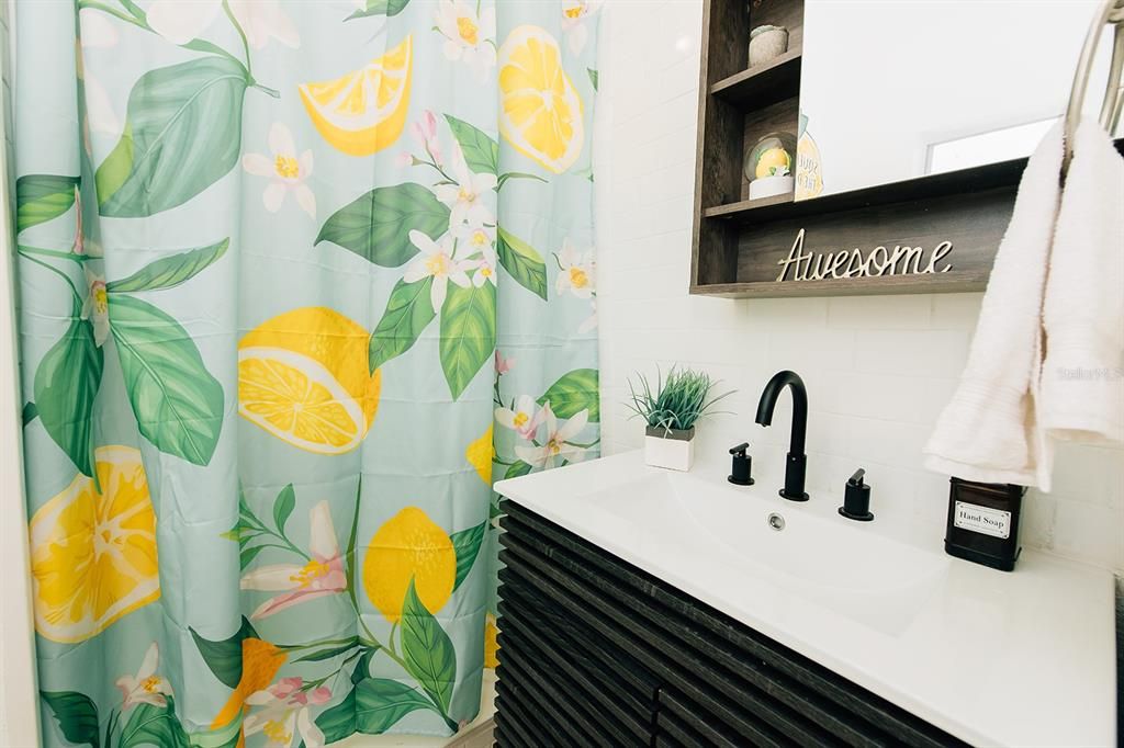 For Rent: $2,450 (1 beds, 1 baths, 700 Square Feet)