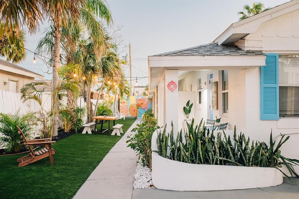 For Rent: $2,450 (1 beds, 1 baths, 700 Square Feet)