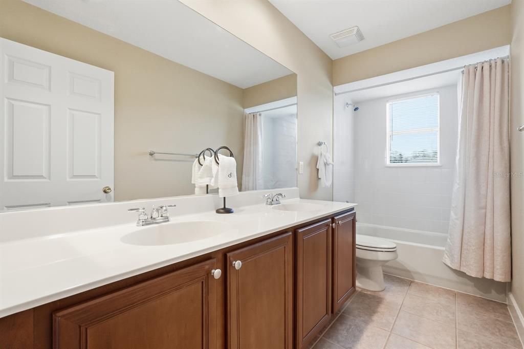 En Venta: $485,000 (5 camas, 3 baños, 3093 Pies cuadrados)