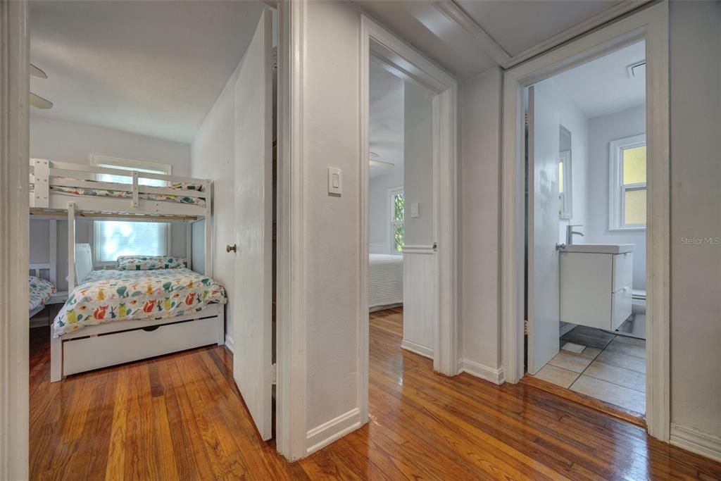 待售: $239,000 (2 贝兹, 1 浴室, 882 平方英尺)