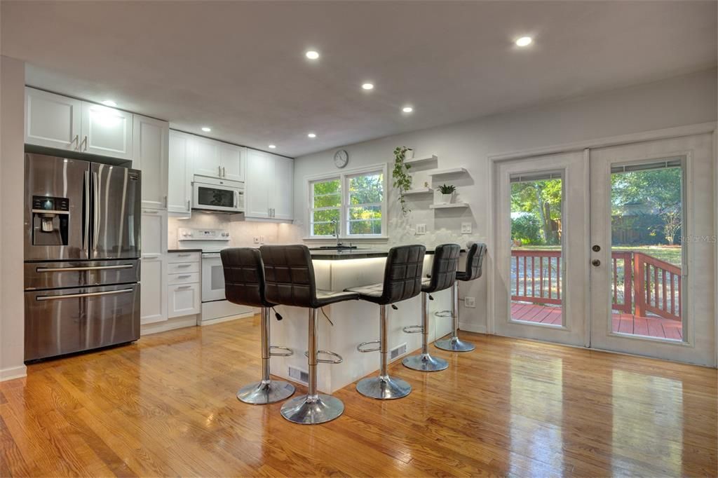 待售: $239,000 (2 贝兹, 1 浴室, 882 平方英尺)