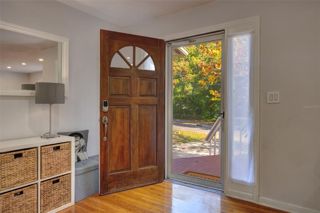 待售: $239,000 (2 贝兹, 1 浴室, 882 平方英尺)