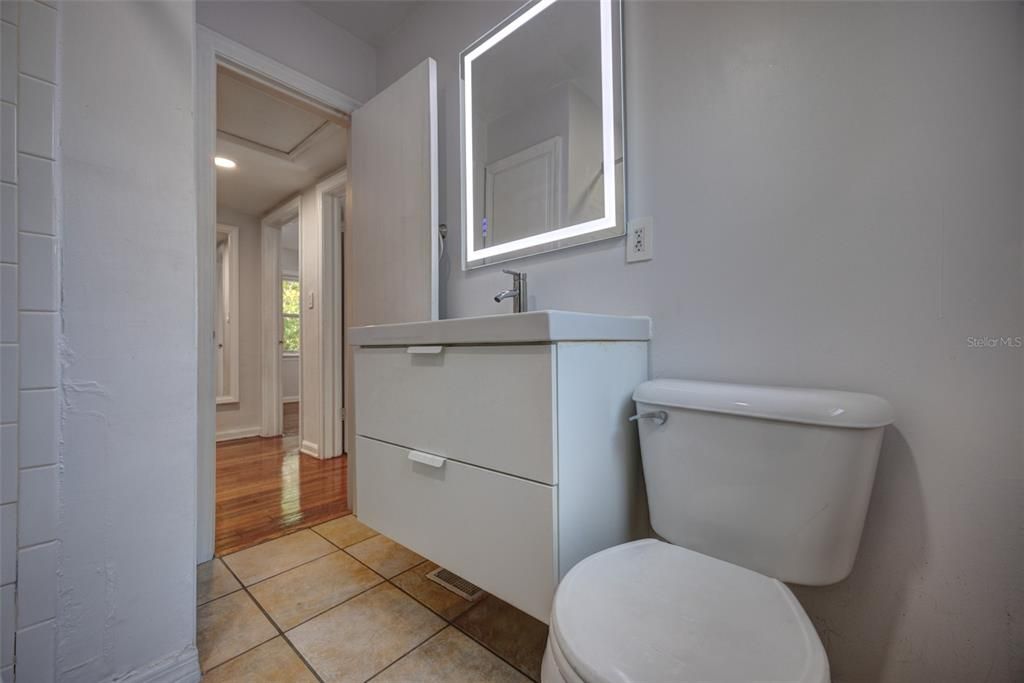 待售: $239,000 (2 贝兹, 1 浴室, 882 平方英尺)