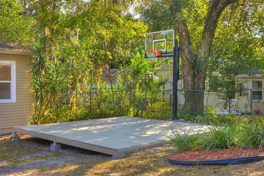 待售: $239,000 (2 贝兹, 1 浴室, 882 平方英尺)