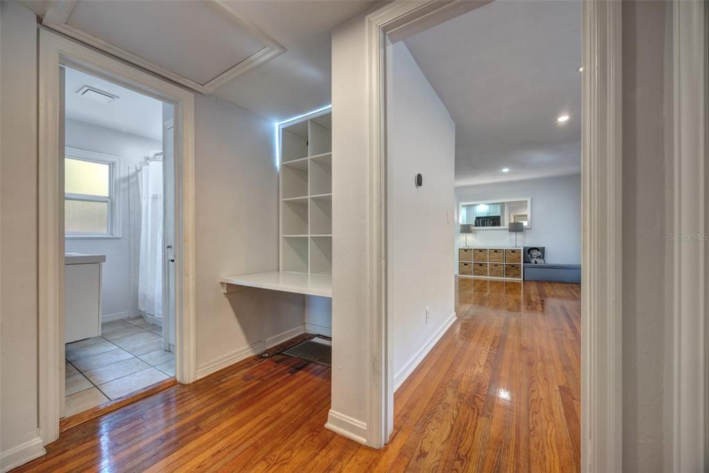 待售: $239,000 (2 贝兹, 1 浴室, 882 平方英尺)