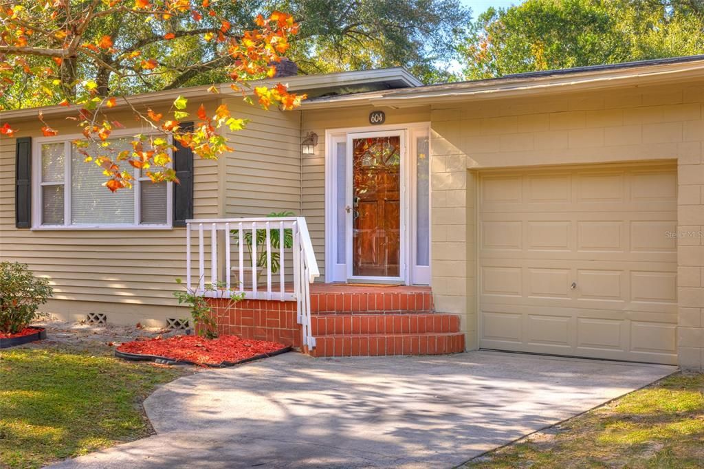 待售: $239,000 (2 贝兹, 1 浴室, 882 平方英尺)