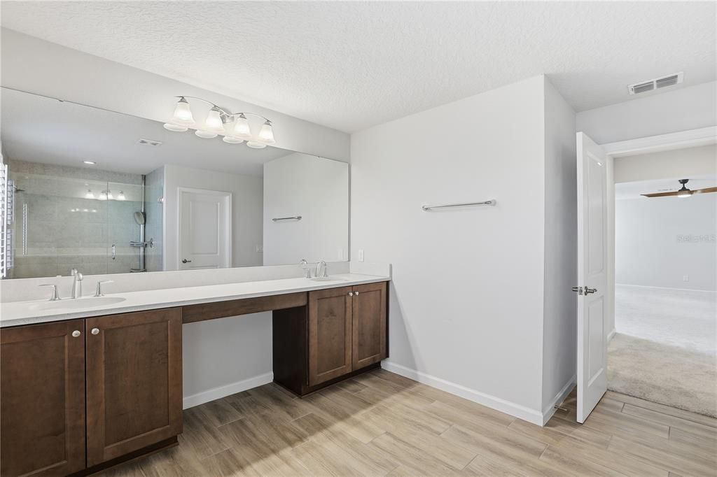 En Venta: $799,000 (4 camas, 3 baños, 3297 Pies cuadrados)