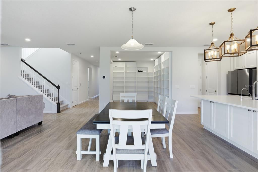 En Venta: $799,000 (4 camas, 3 baños, 3297 Pies cuadrados)