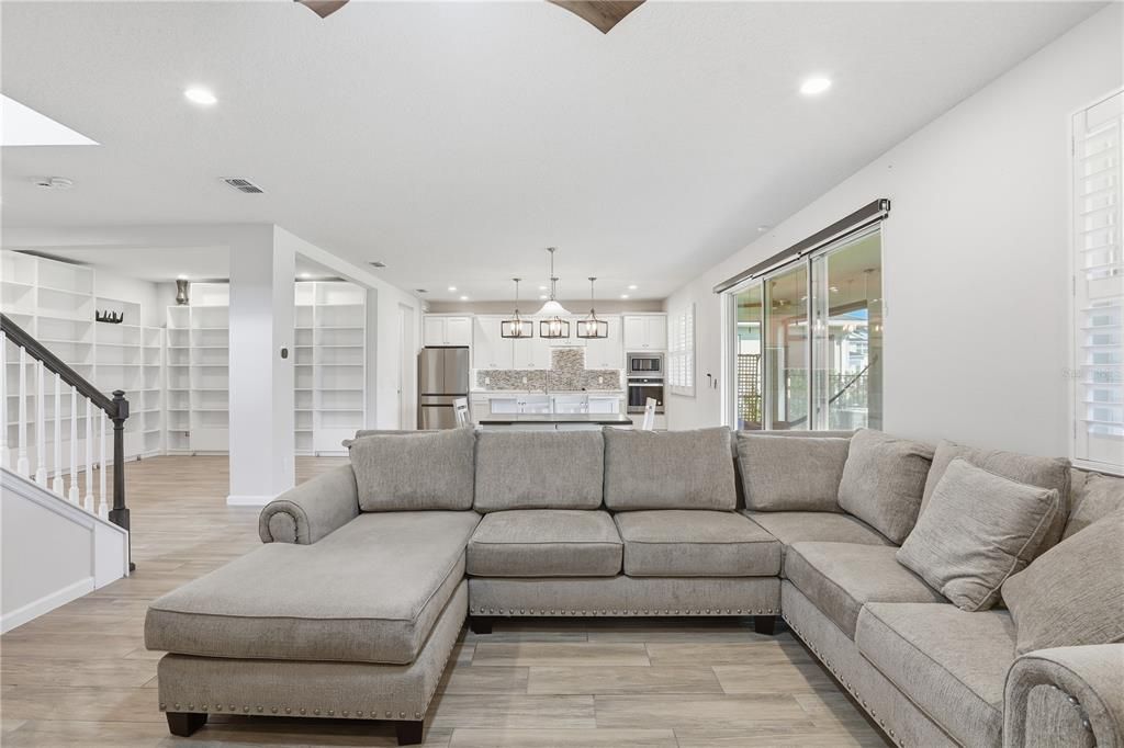 En Venta: $799,000 (4 camas, 3 baños, 3297 Pies cuadrados)