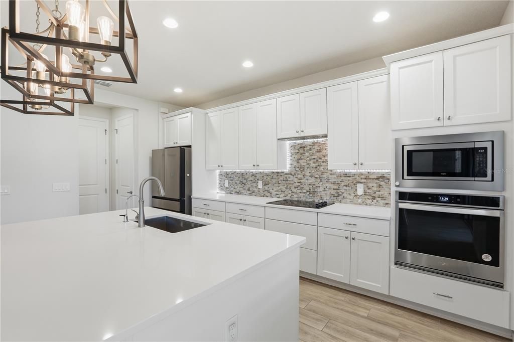 En Venta: $799,000 (4 camas, 3 baños, 3297 Pies cuadrados)