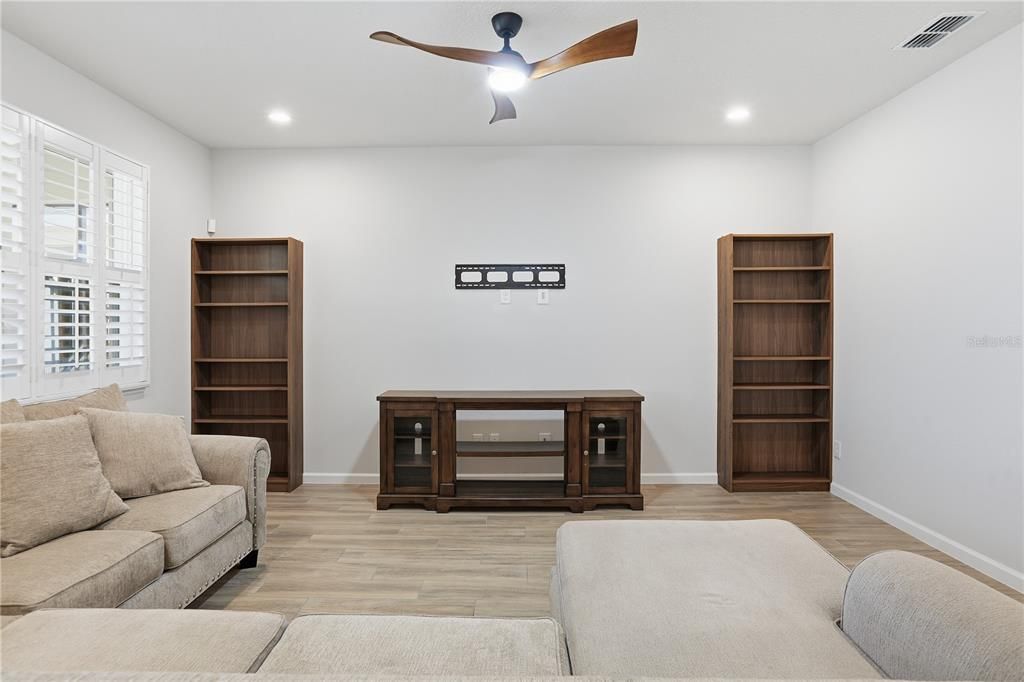 En Venta: $799,000 (4 camas, 3 baños, 3297 Pies cuadrados)