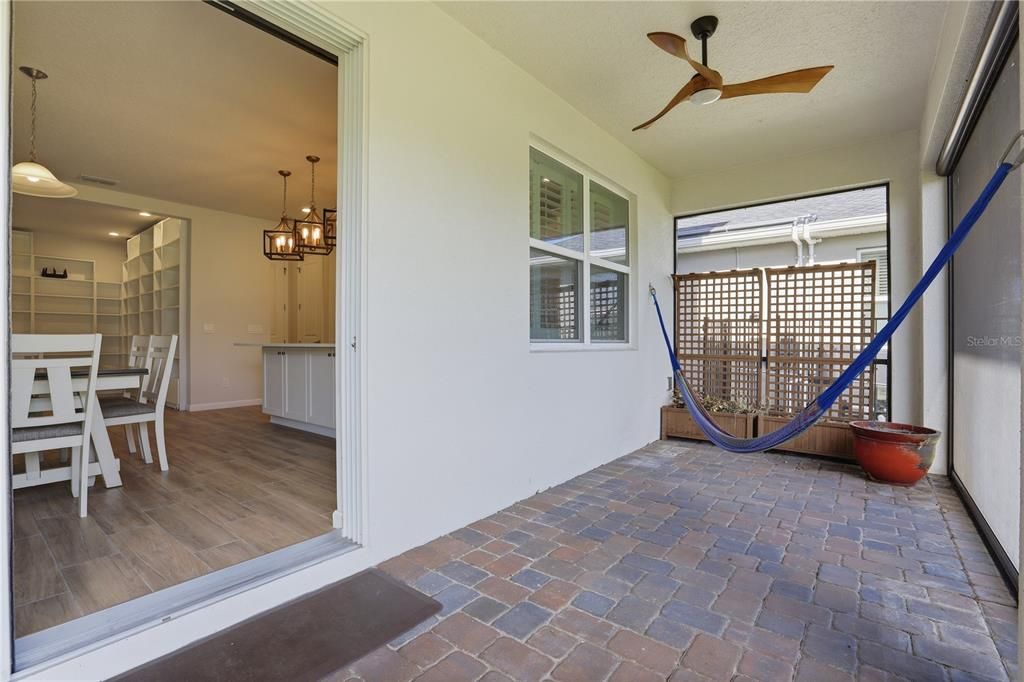 En Venta: $799,000 (4 camas, 3 baños, 3297 Pies cuadrados)