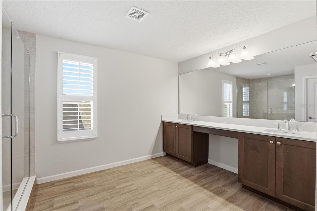 En Venta: $799,000 (4 camas, 3 baños, 3297 Pies cuadrados)