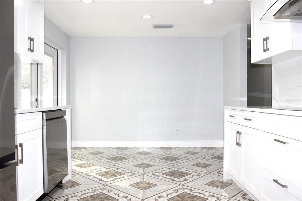 На продажу: $649,999 (4 спален, 3 ванн, 1976 Квадратных фут)