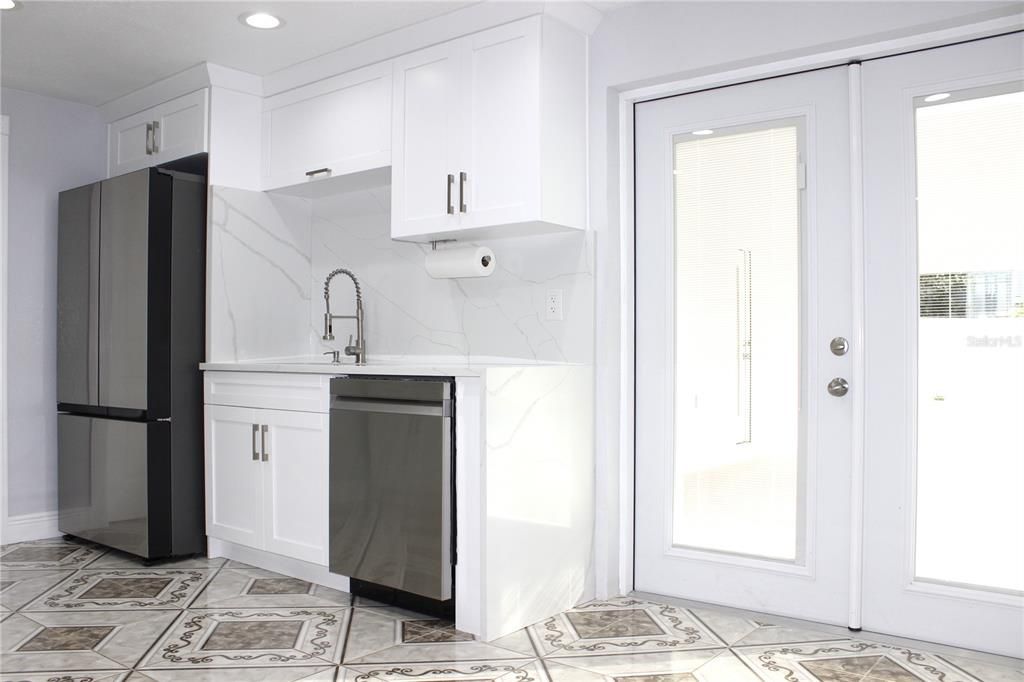 На продажу: $649,999 (4 спален, 3 ванн, 1976 Квадратных фут)